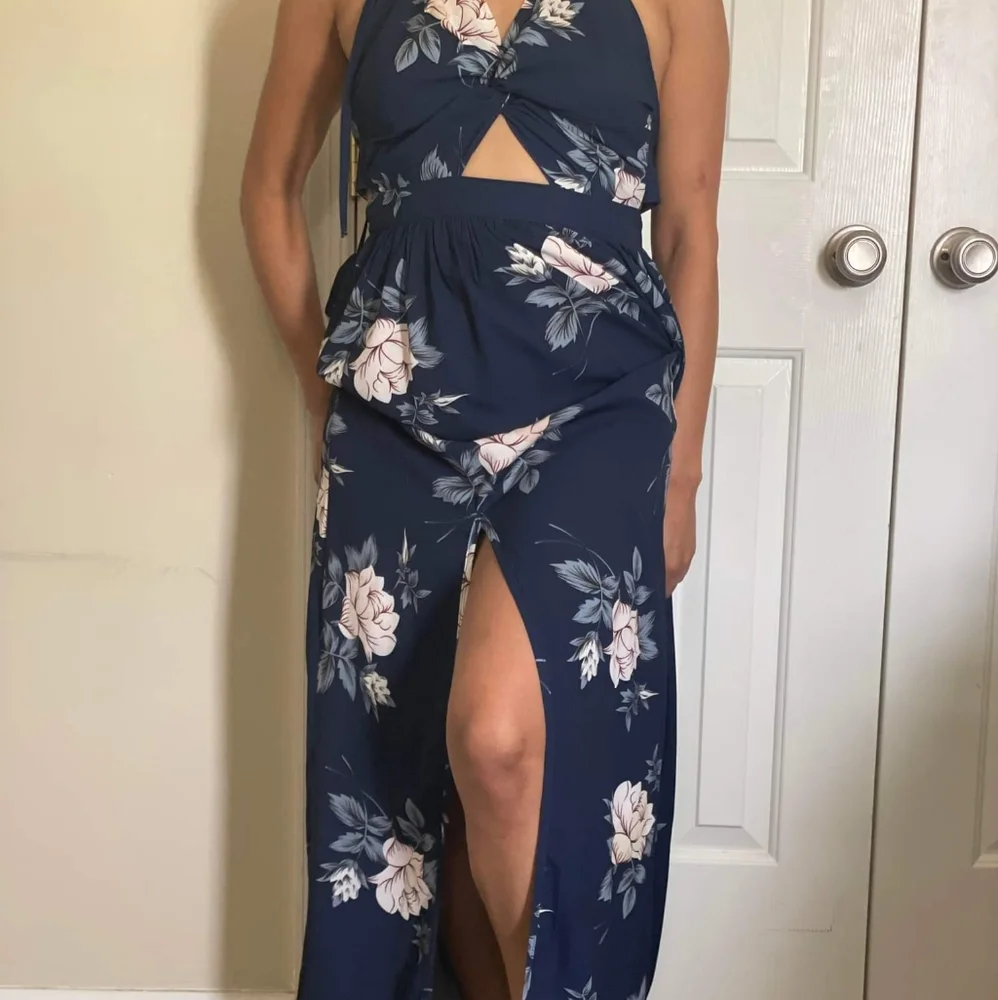 Dress - Picture 3 of 5
